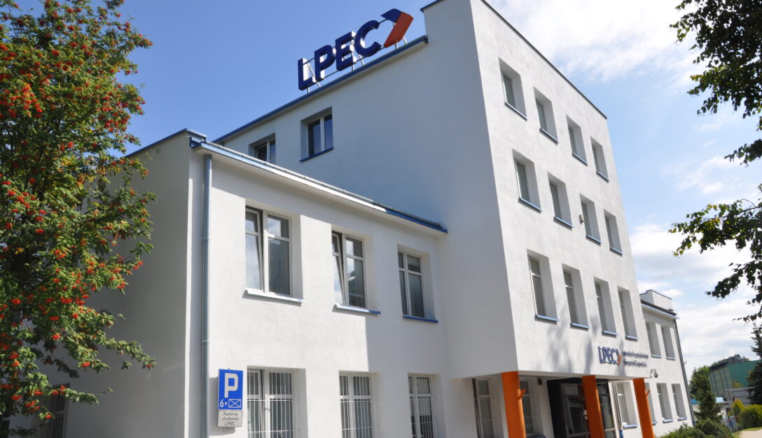 Zdjęcie przedstawia siedziba LPEC S.A. przy ul. Puławskiej