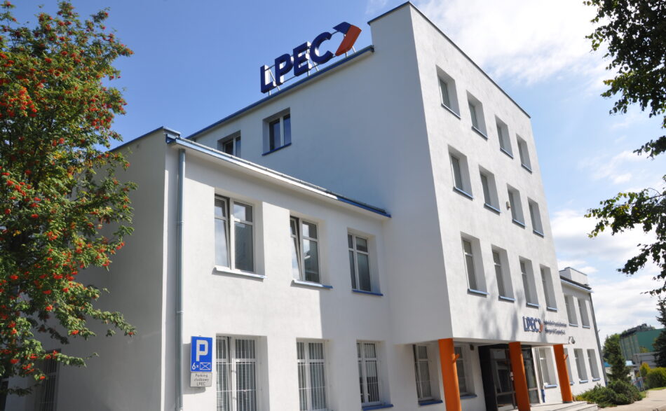 Zdjęcie przedstawia siedziba LPEC S.A. przy ul. Puławskiej