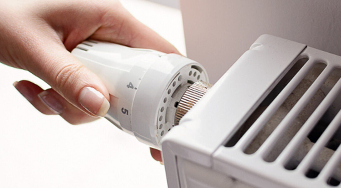 Zdjęcie przedstawia regulacje temperatury kaloryfera