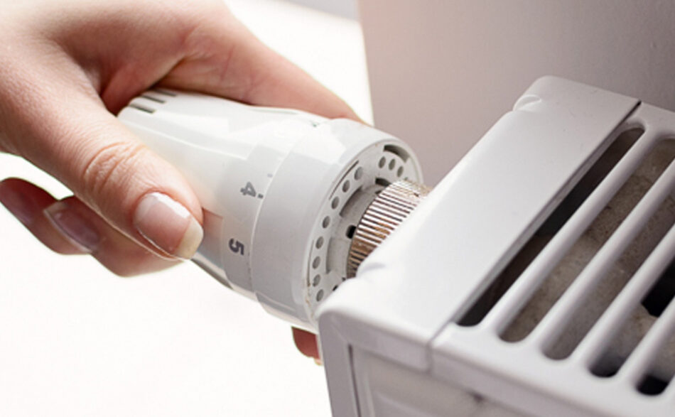 Zdjęcie przedstawia regulacje temperatury kaloryfera